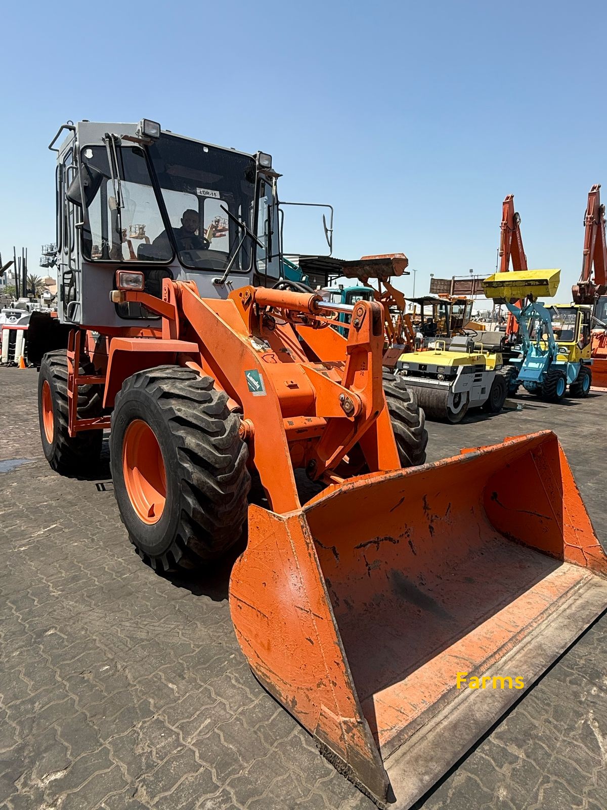 🚜 لودر هيتاشي LX70 – وارد اليابان مباشرة